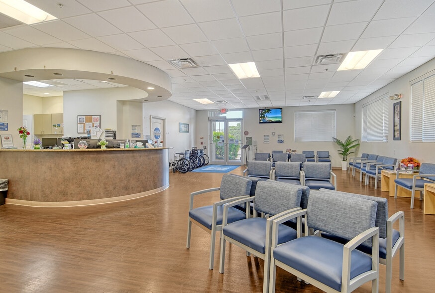 4401 Cortez Rd W, Bradenton, FL for sale - Interior Photo - Image 2 of 2