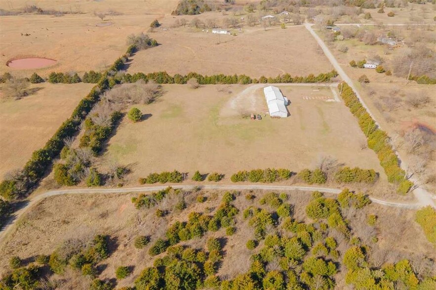 10205 E Tower Est, Glencoe, OK for sale - Building Photo - Image 3 of 13