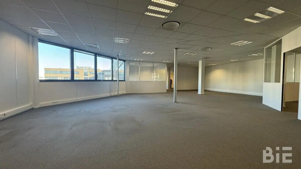 Office in Pessac for lease - Interior Photo - Image 2 of 5