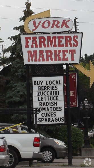 7509 Yonge St, Markham, ON for sale - Building Photo - Image 2 of 3