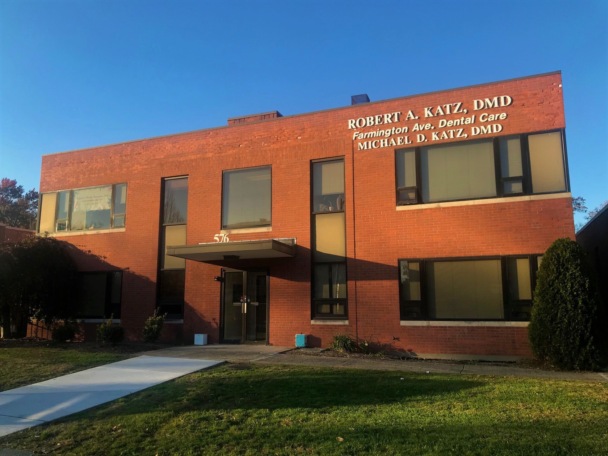 576 Farmington Ave, Hartford, CT for sale Building Photo- Image 1 of 1