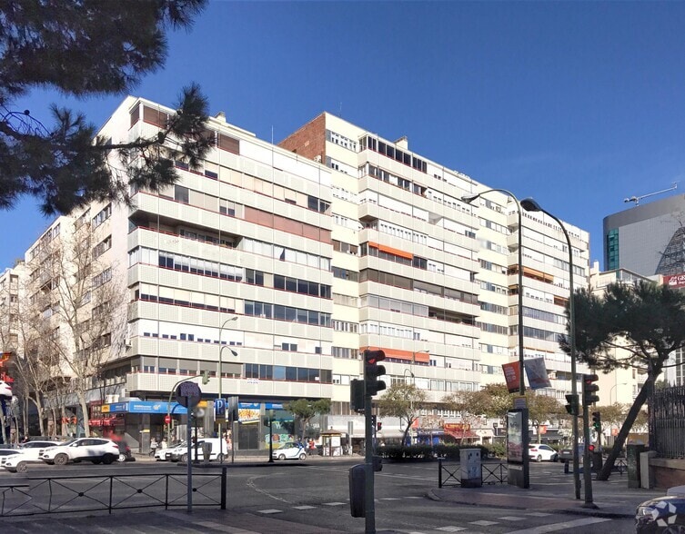 Calle de Edgar Neville, 6-8, Madrid, Madrid for lease - Building Photo - Image 2 of 7