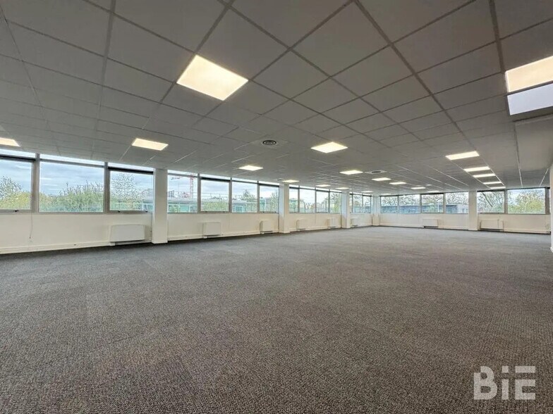 Office in Pessac for lease - Interior Photo - Image 2 of 7