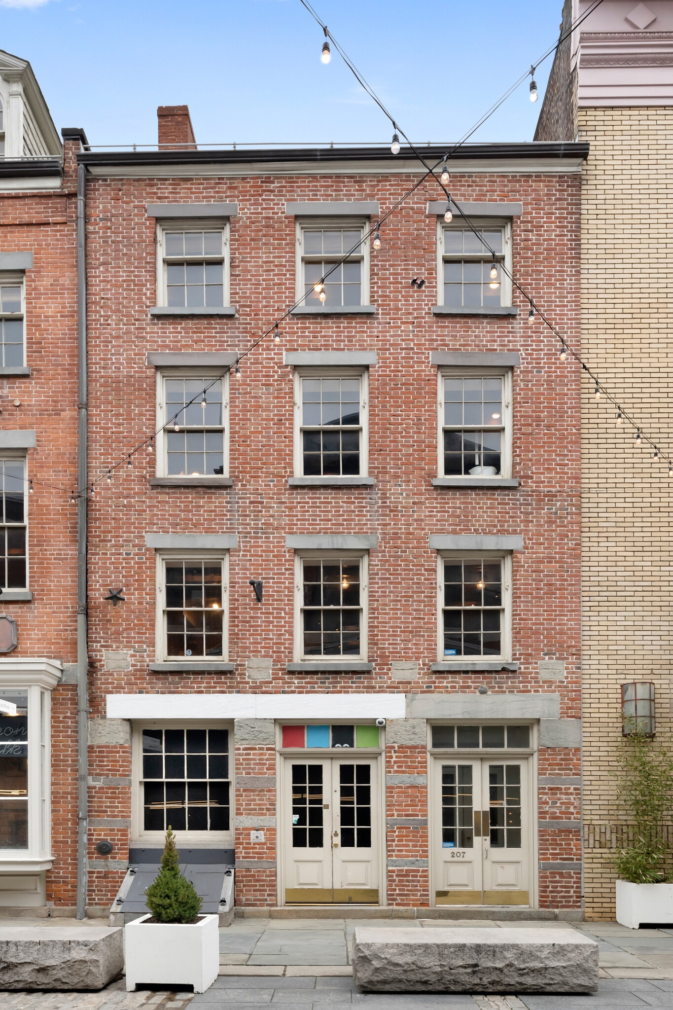 207 Front St, New York, NY for lease Building Photo- Image 1 of 12