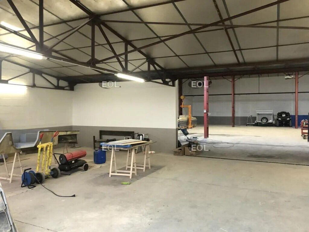 Location Local d'activités 600 m² - Photo 1