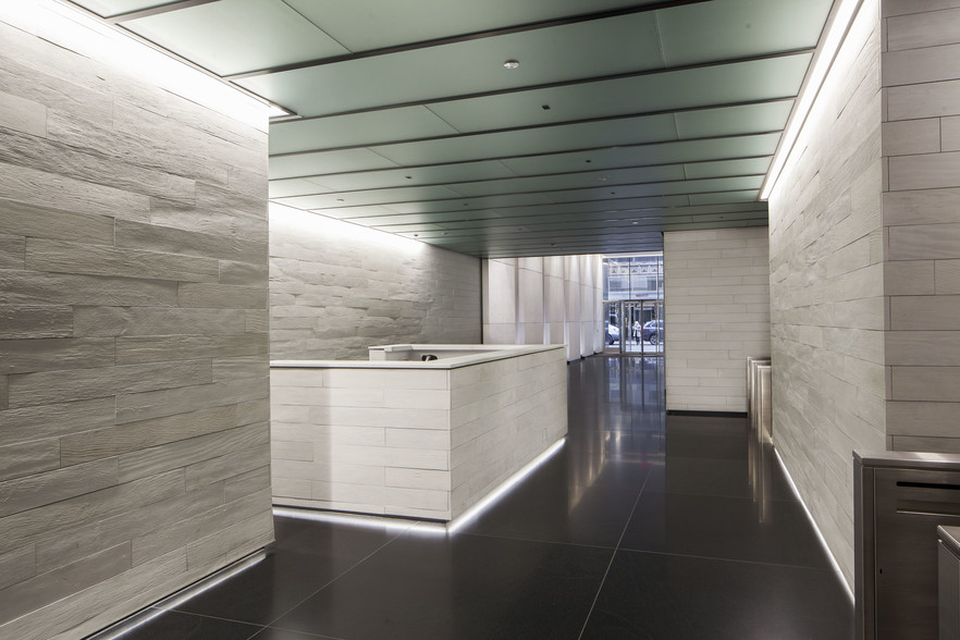 111 W 33rd St, New York, NY for lease - Lobby - Image 3 of 10