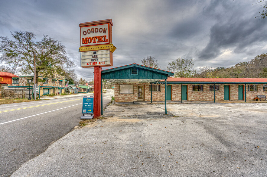 208 Court St, Jasper, AR for sale - Primary Photo - Image 1 of 41