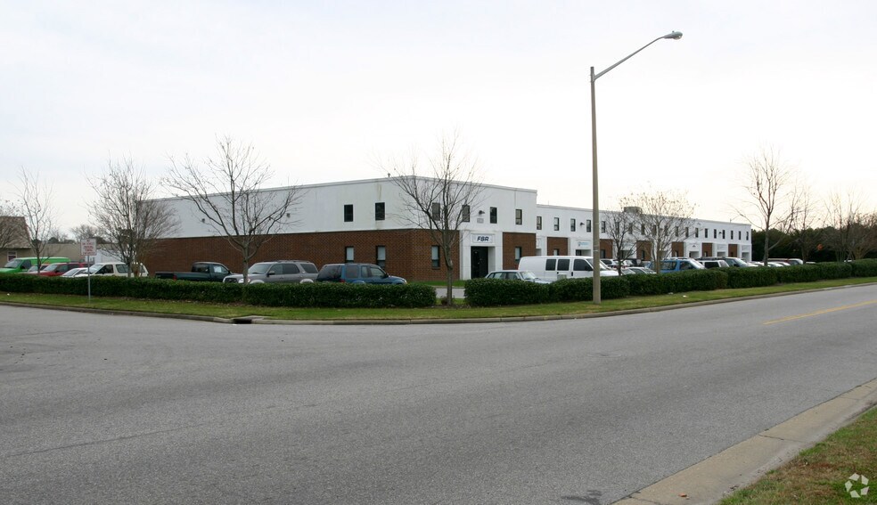 596 Central Dr, Virginia Beach, VA for sale - Building Photo - Image 2 of 2