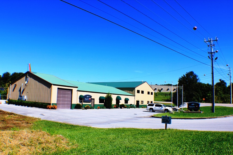 367 Industrial Dr, Bristol, TN for sale - Building Photo - Image 1 of 1