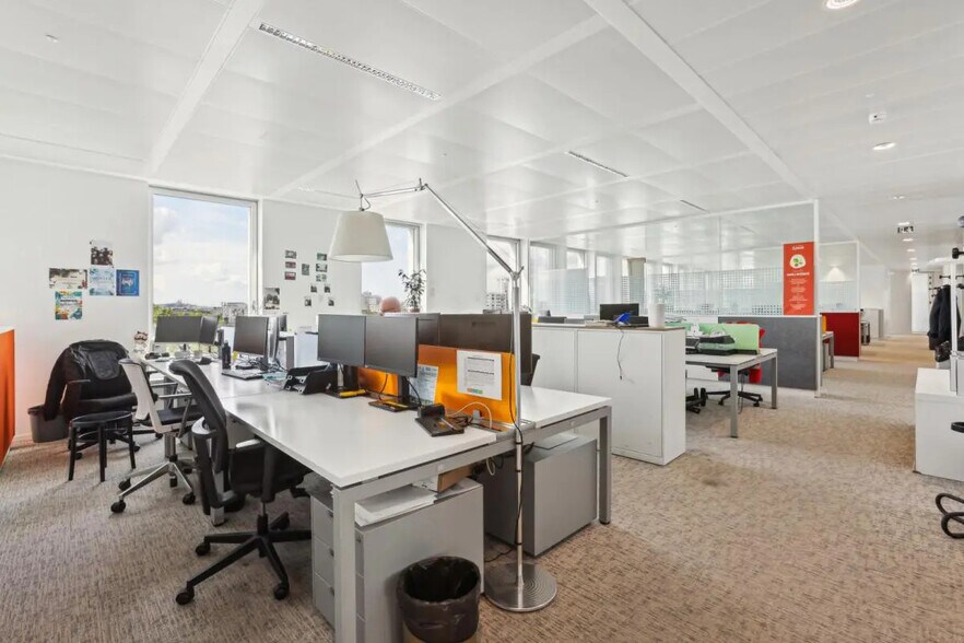 Office in Paris for lease - Building Photo - Image 2 of 30