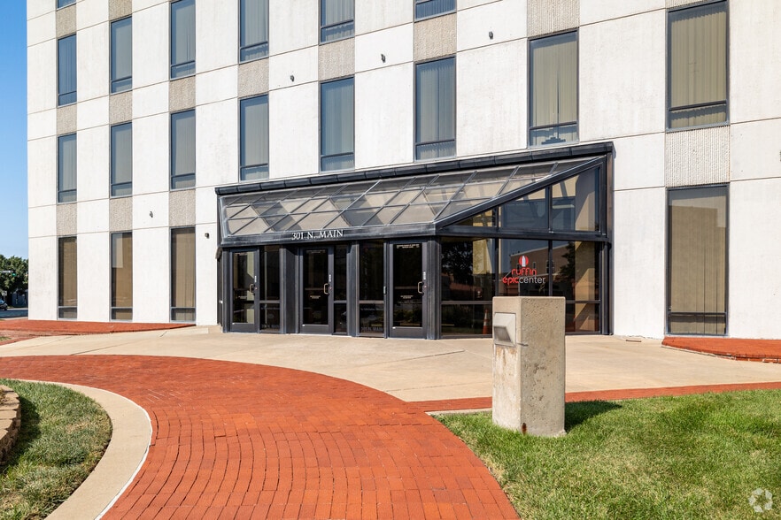 301 N Main St, Wichita, KS for lease - Building Photo - Image 2 of 8