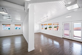 321 Santa Monica Blvd, Santa Monica, CA for lease Interior Photo- Image 2 of 8