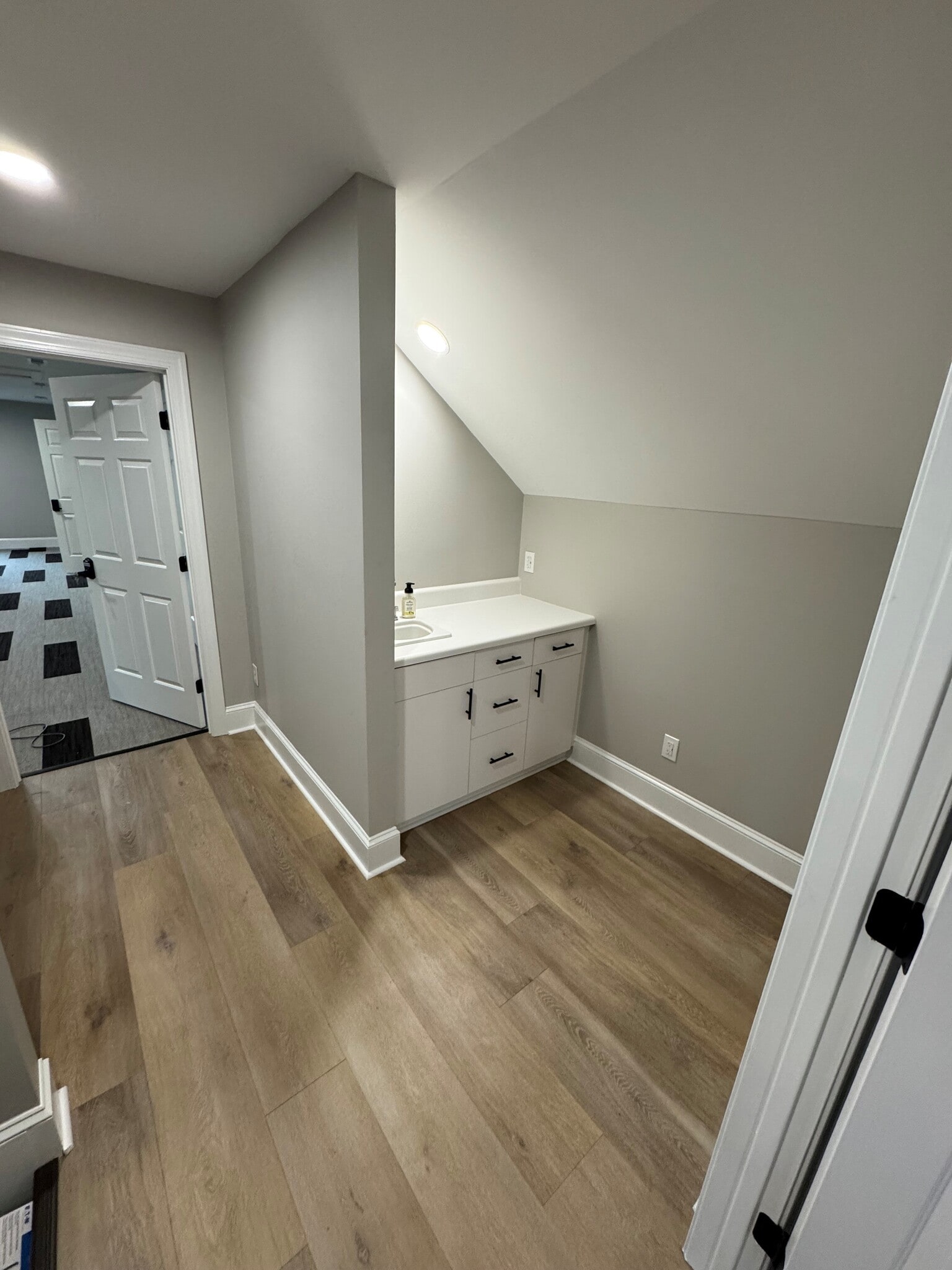 1485 Rymco Dr, Winston-Salem, NC for lease Interior Photo- Image 1 of 7