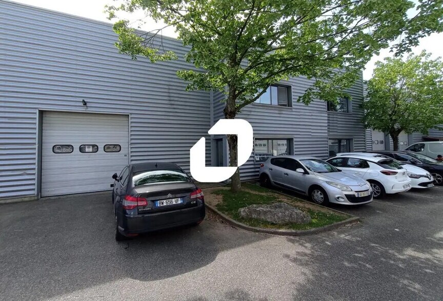 Flex in Décines-Charpieu for lease - Building Photo - Image 3 of 87