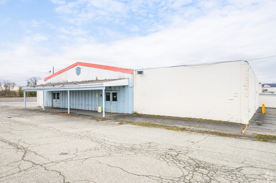 1100 E Philadelphia Ave, Gilbertsville, PA for lease - Building Photo - Image 1 of 6