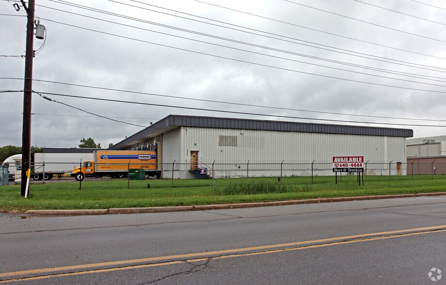 28055 Wick Rd, Romulus, MI for sale - Primary Photo - Image 1 of 1