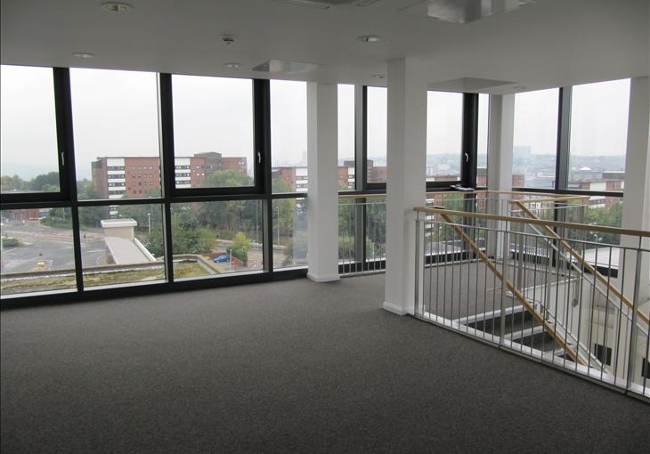 Trinity Sq, Gateshead for lease - Interior Photo - Image 2 of 9