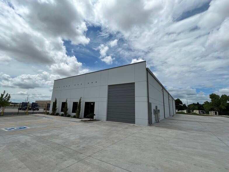 4805 Dougherty Place, Oklahoma City, OK 73179