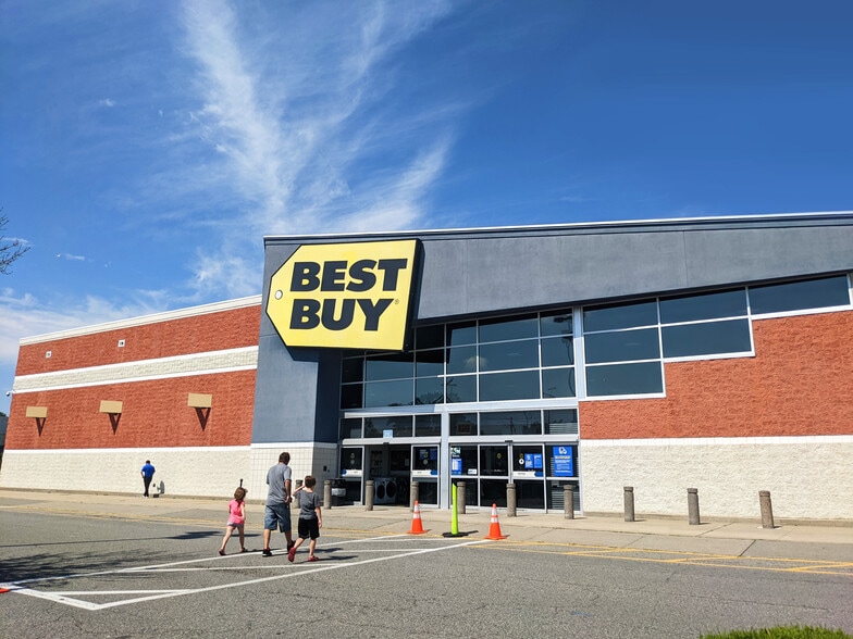 1 Faunce Corner Rd, Dartmouth, MA 02747 Towne Center