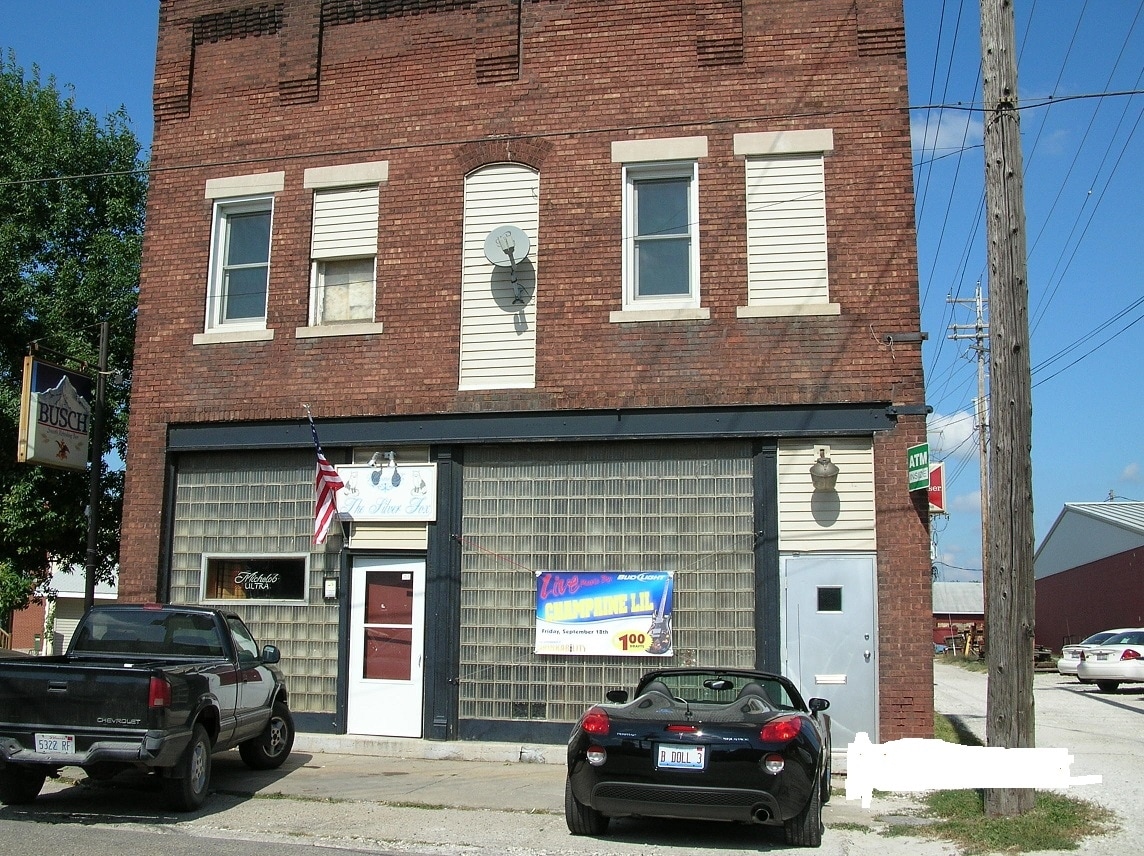 153 E Davis St, Bushnell, IL 61422