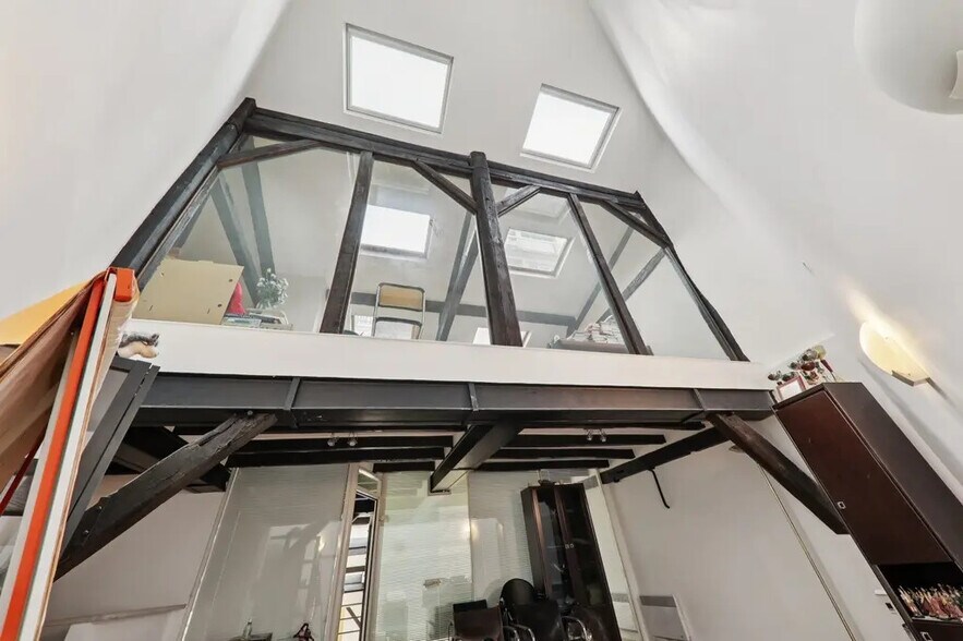 Office in Paris for lease - Building Photo - Image 3 of 10