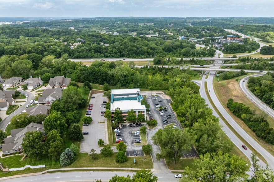 4770 N Belleview Ave, Kansas City, MO for lease - Aerial - Image 2 of 19