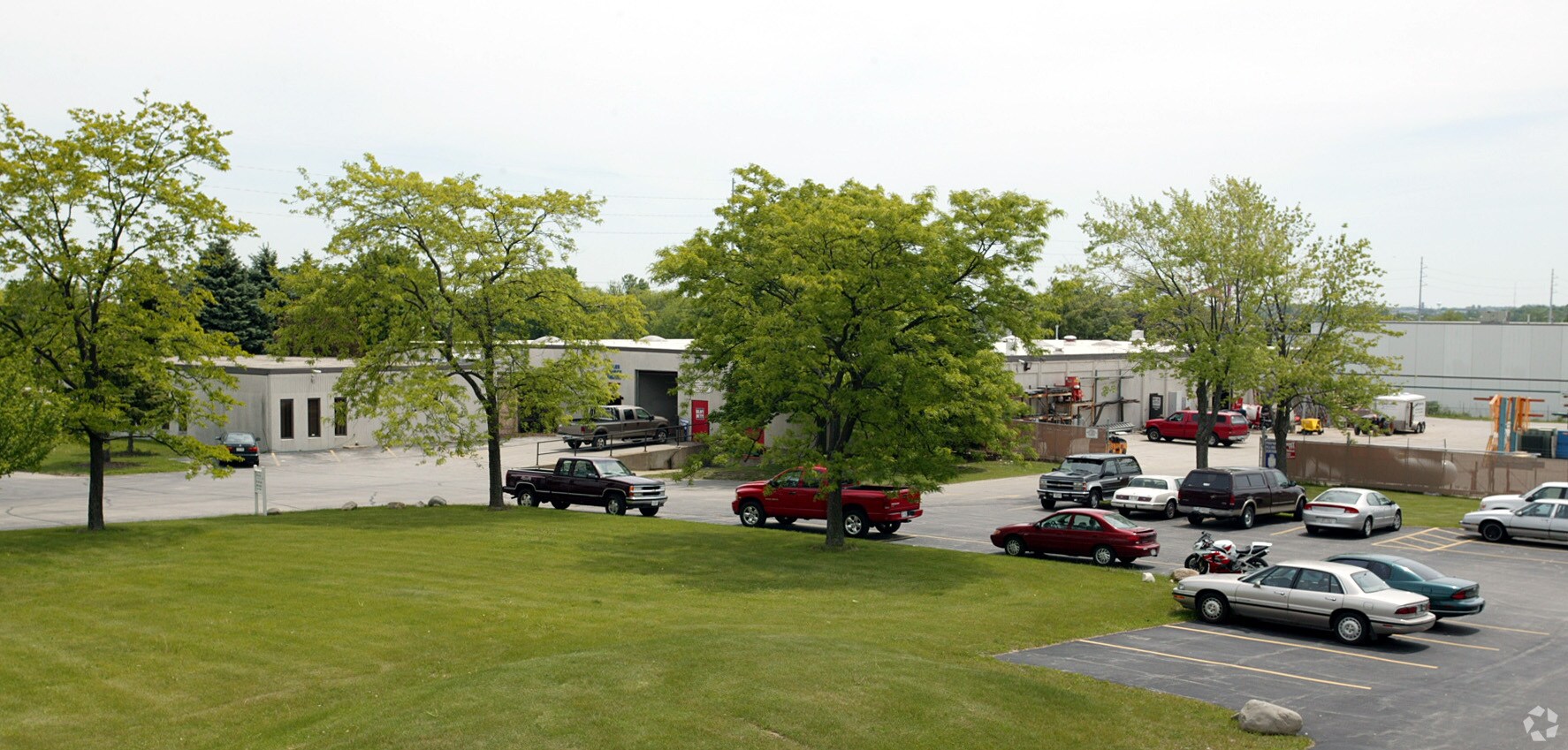 N27 W23015 Roundy Dr, Pewaukee, WI 53072