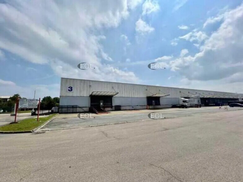 15 Rue Des Patis, Le Petit-Quevilly for lease - Building Photo - Image 1 of 2