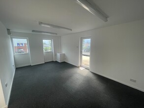 Hurst Ln, Brierley Hill for lease Interior Photo- Image 2 of 3