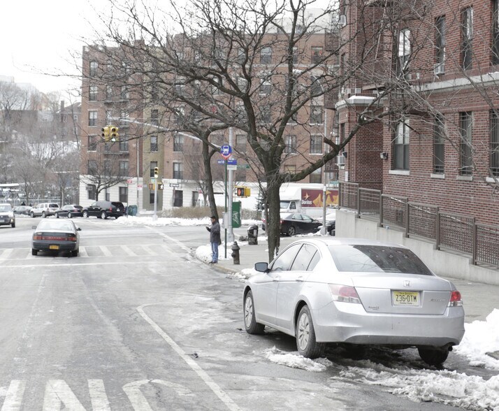 1645 Macombs Rd, Bronx, NY for sale - Building Photo - Image 3 of 6