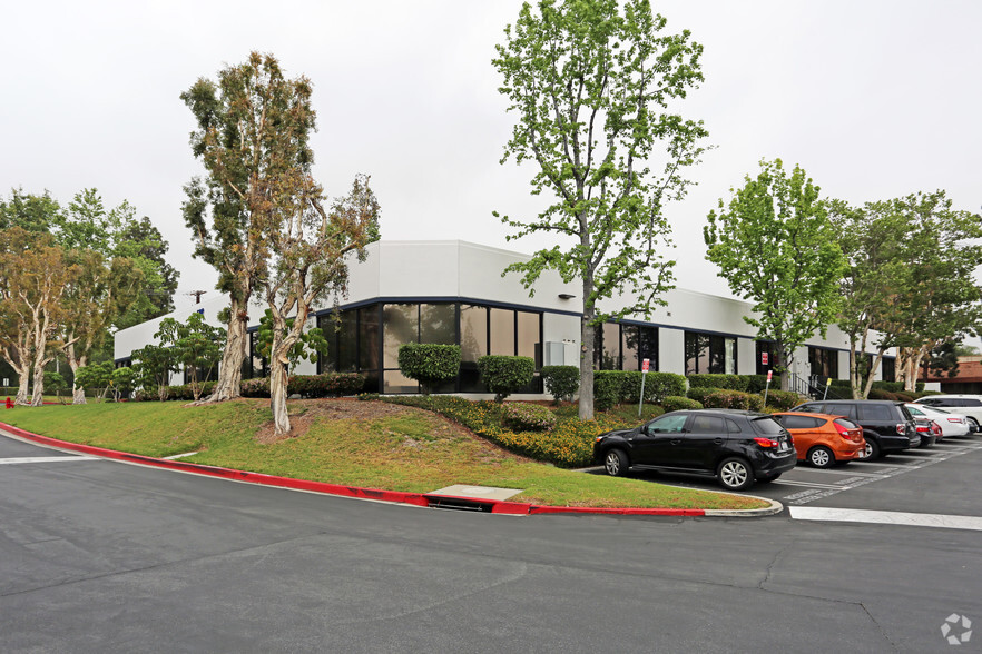 500-590 W Central Ave, Brea, CA for lease - Building Photo - Image 3 of 8