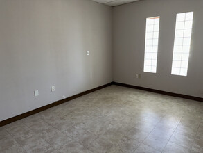 909 Business Park Dr, Mission, TX for lease Interior Photo- Image 2 of 3