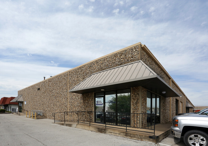 1301 Summit Ave, Plano, TX for lease - Building Photo - Image 2 of 2