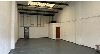 Quakers Coppice, Crewe for lease Building Photo- Image 2 of 2