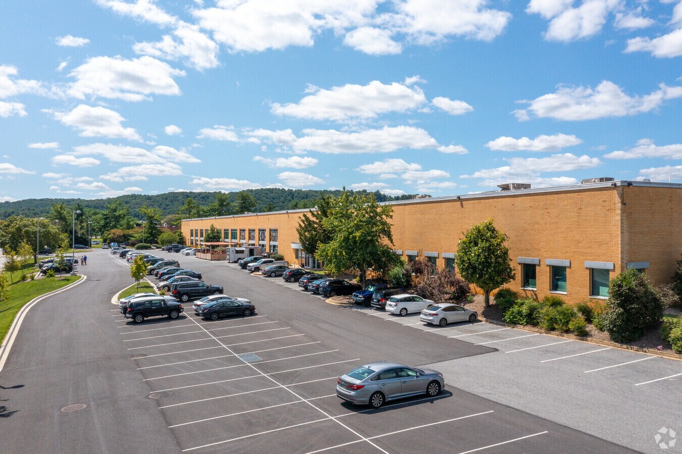 300 Clubhouse Rd, Hunt Valley, MD 21031