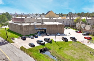 Freestanding Building | Deerbrook Mall Lot - Warehouse