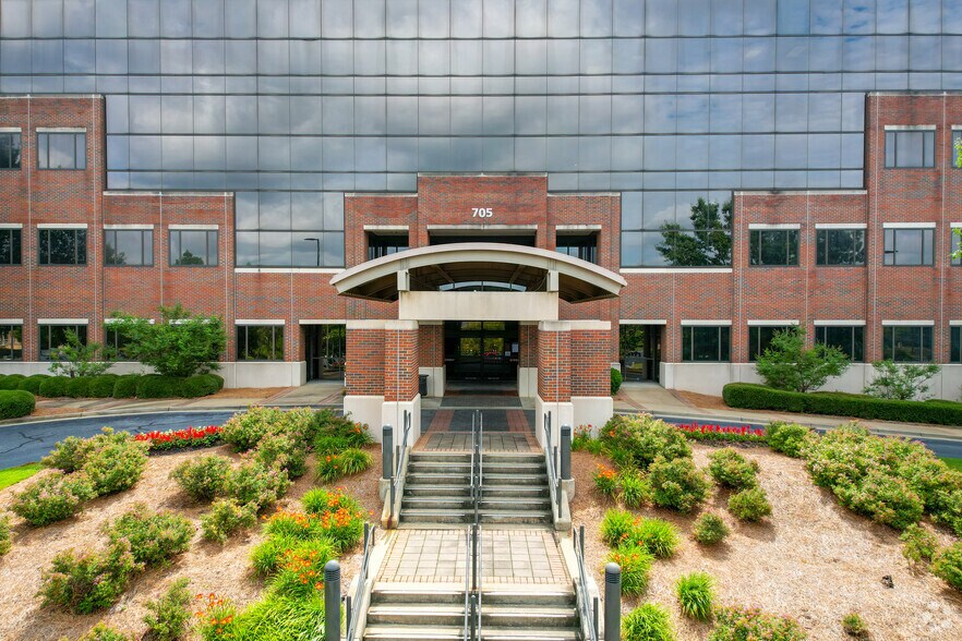 705 17th St, Columbus, GA for lease - Building Photo - Image 2 of 9