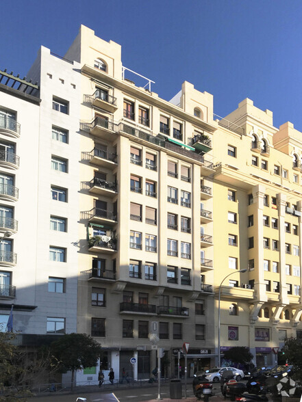 Multifamily in Madrid, MAD for sale - Building Photo - Image 2 of 2