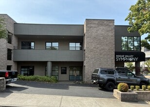 33 N 1st St, Ashland, OR for lease Interior Photo- Image 1 of 9