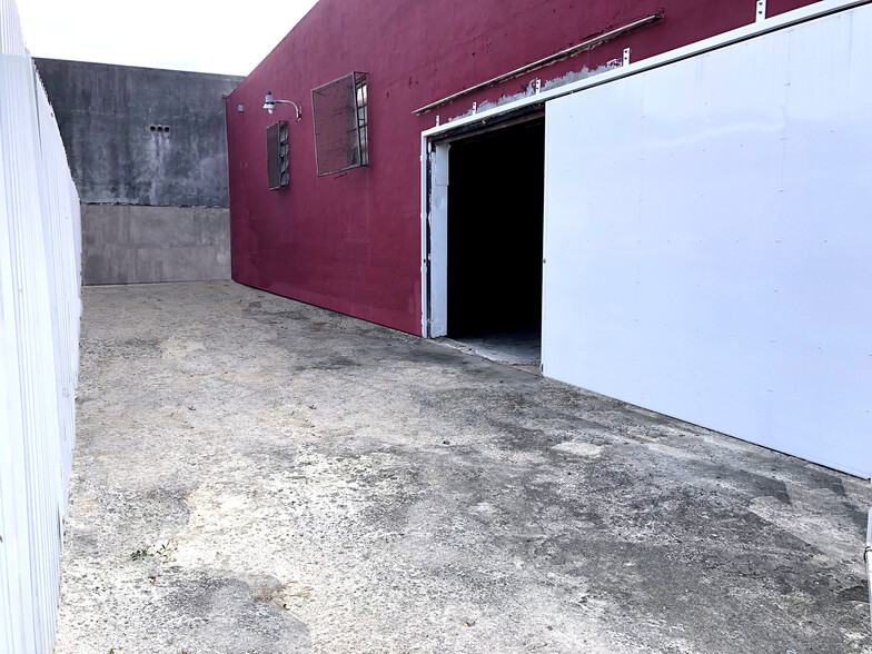 720 NW 21st St, Miami, FL for sale - Building Photo - Image 3 of 9