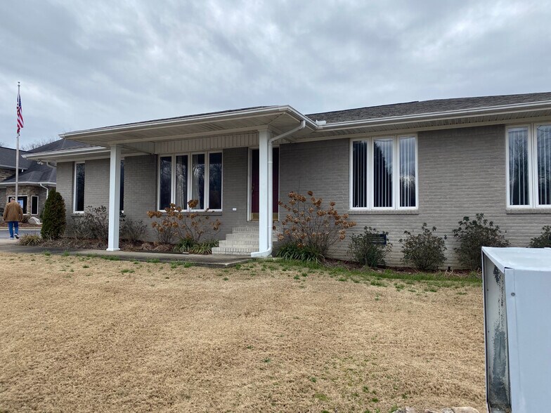 715 Cox Creek Pkwy, Florence, AL for sale - Primary Photo - Image 1 of 1