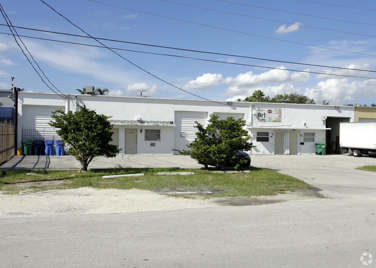 8741 8747 SW 129th St Miami FL - 8741 8747 SW 129th St Miami FL Primary Photo 1 HighDefinition 
