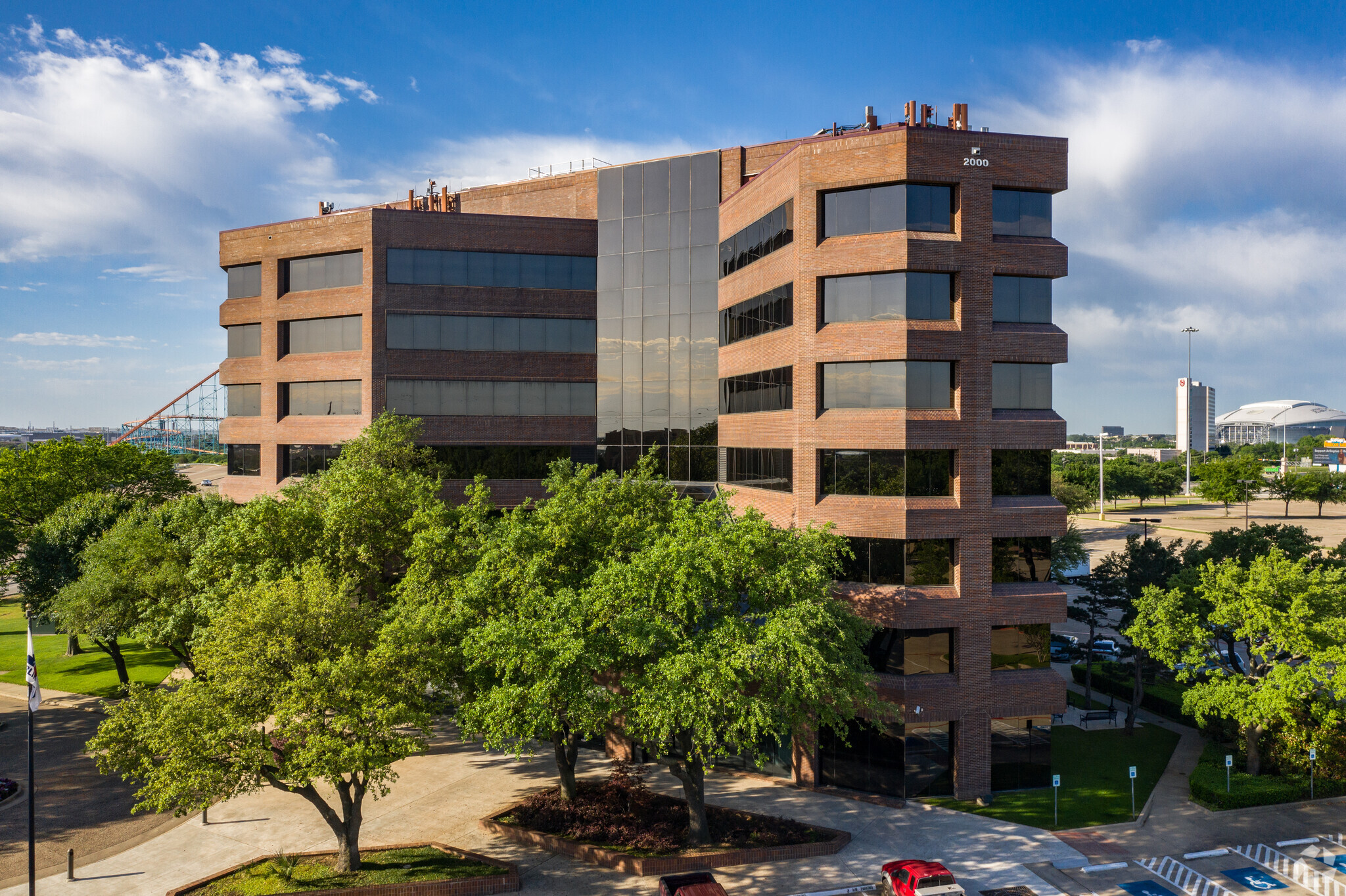 2000 E Lamar Blvd, Arlington, TX for lease Building Photo- Image 1 of 15