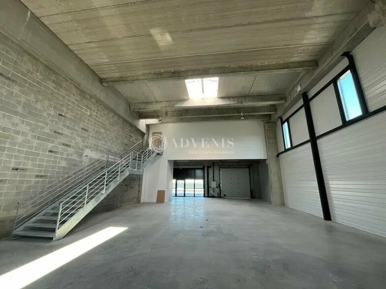 Flex in Bobigny for lease - Building Photo - Image 2 of 11