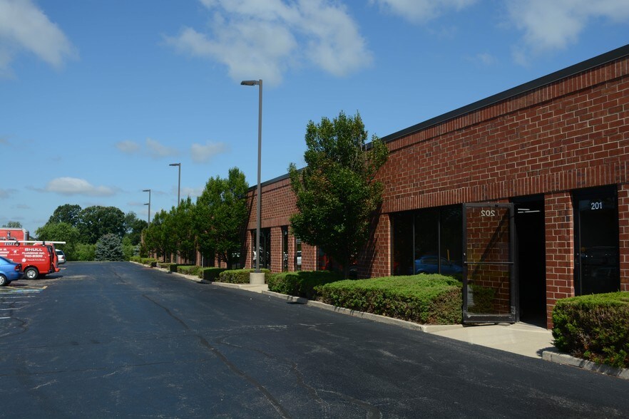 31632 N Ellis Dr, Volo, IL for lease - Building Photo - Image 1 of 6