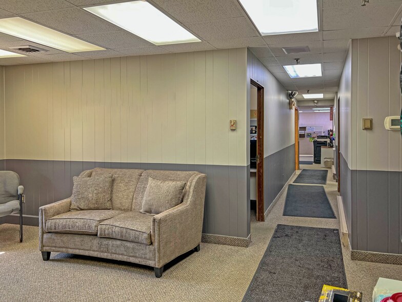 501 Williams St, Tomah, WI for sale - Interior Photo - Image 2 of 8