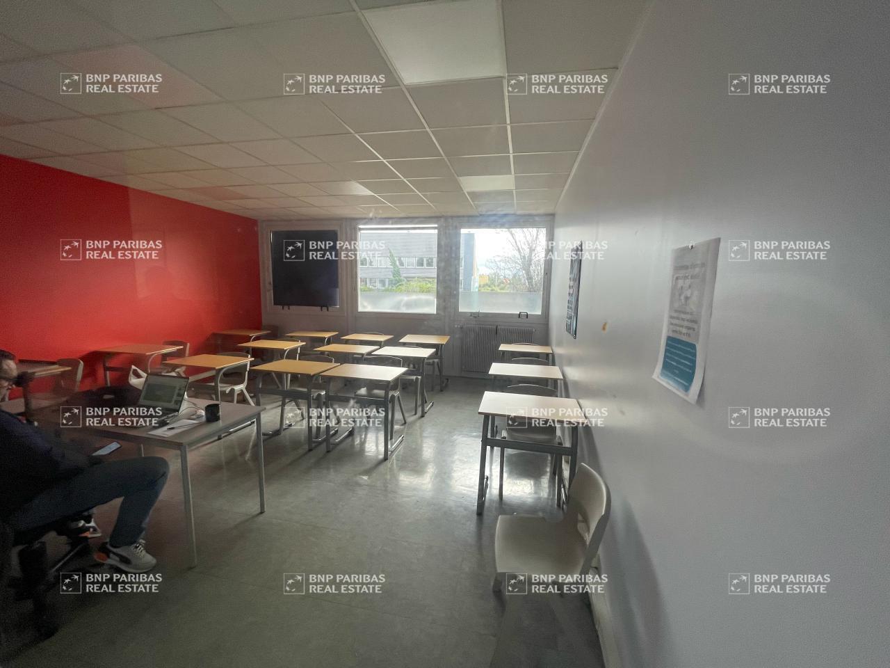 Office in Ingré for lease Interior Photo- Image 1 of 11