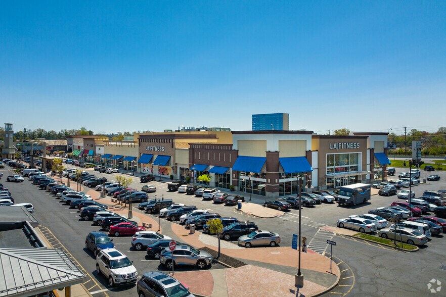 Route 3, Clifton, NJ 07012 The Promenade Shops at Clifton