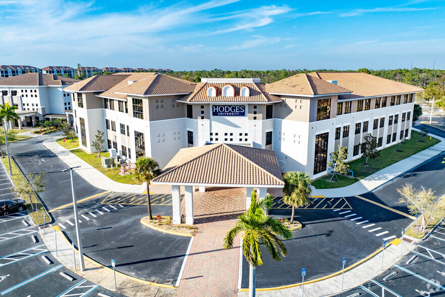 4501 Colonial Blvd, Fort Myers, FL for sale - Primary Photo - Image 1 of 1