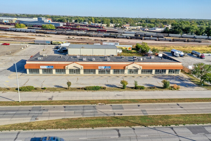 5945 Cornhusker Hwy, Lincoln, NE for lease - Building Photo - Image 3 of 28